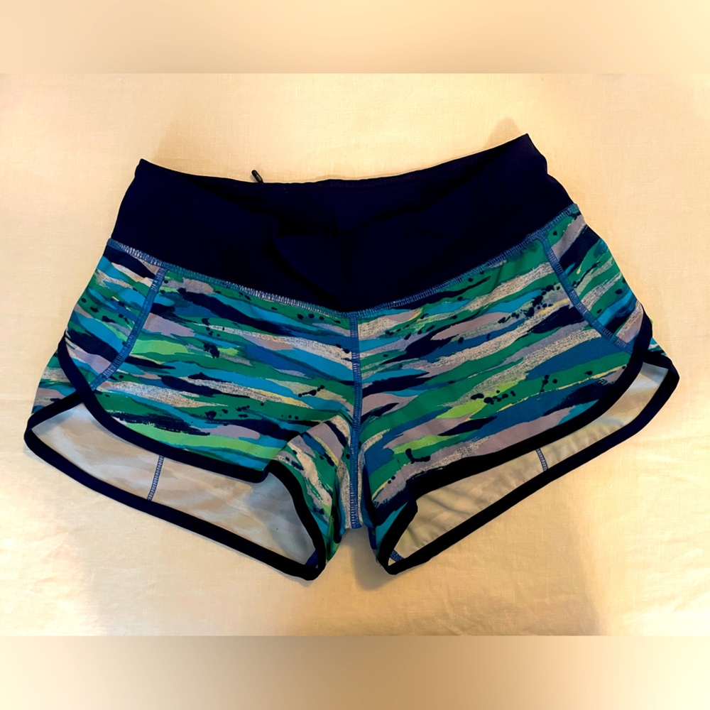 Lululemon speed up shorts. Size 4, 2.5 inch inseam.